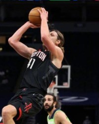  尼克斯交易得到全明星后卫补强后场